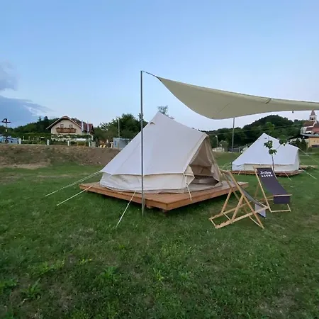 Bee Happy - Farmstay Camp خيمة فخمة Podlehnik