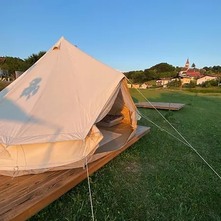 Bee Happy - Farmstay Camp خيمة فخمة Podlehnik